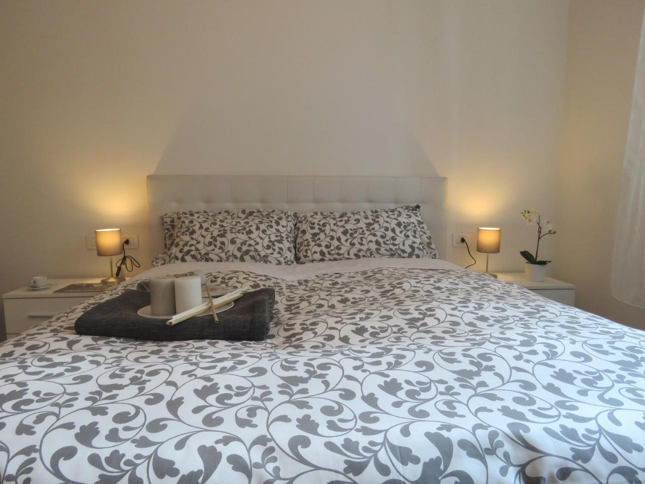 Santa Croce Apartments Болонья Екстер'єр фото